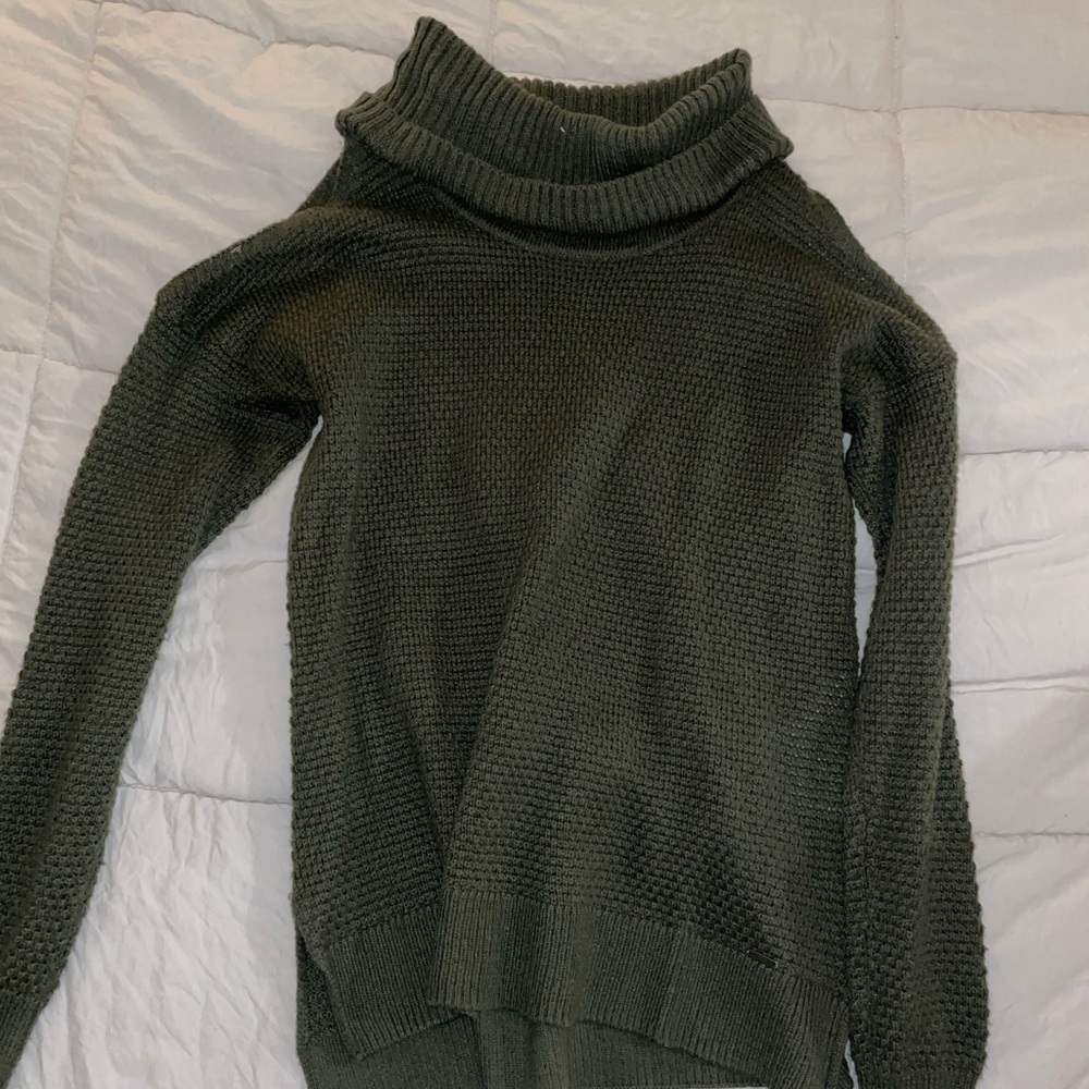 Green Hollister turtleneck sweater